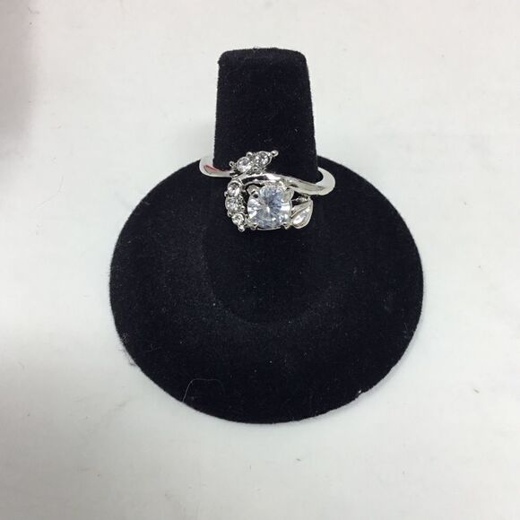 Brilliant Round CZ In Leaf Wrap Setting (H15) - Picture 2 of 5